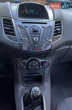Хэтчбек Ford Fiesta 2013 в 