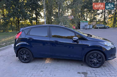 Хэтчбек Ford Fiesta 2015 в 