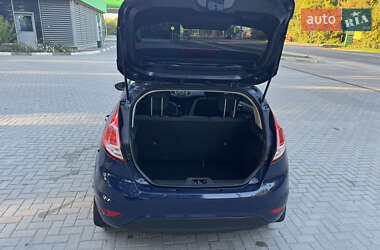 Хэтчбек Ford Fiesta 2015 в 