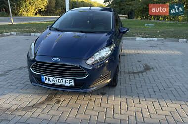 Хэтчбек Ford Fiesta 2015 в 
