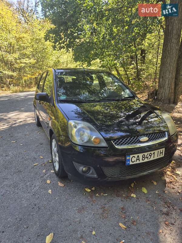 Хэтчбек Ford Fiesta 2005 в Звенигородке