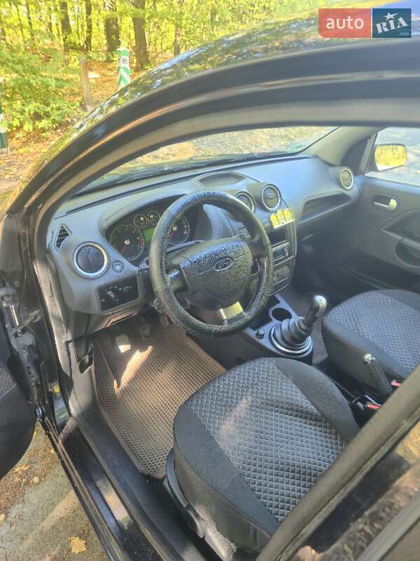Хэтчбек Ford Fiesta 2005 в Звенигородке