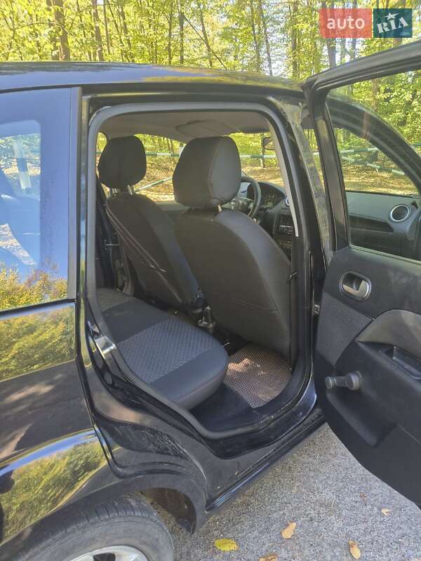 Хэтчбек Ford Fiesta 2005 в Звенигородке