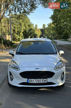 Хэтчбек Ford Fiesta 2018 в 