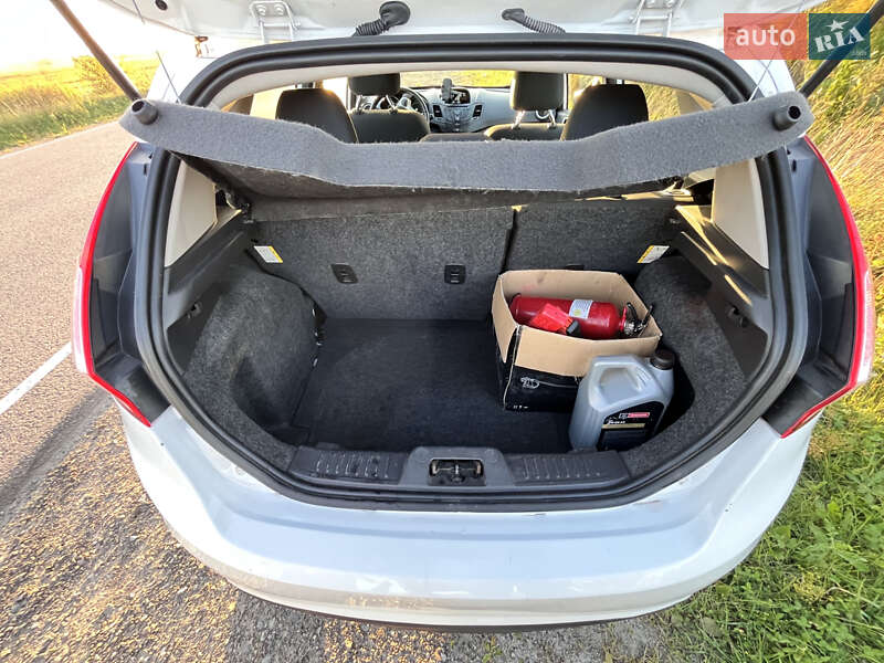 Хэтчбек Ford Fiesta 2015 в Львове