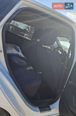 Хэтчбек Ford Fiesta 2015 в 