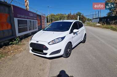 Хэтчбек Ford Fiesta 2015 в 