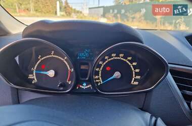 Хэтчбек Ford Fiesta 2015 в 