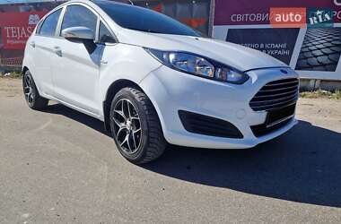 Хэтчбек Ford Fiesta 2015 в 