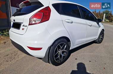 Хэтчбек Ford Fiesta 2015 в 
