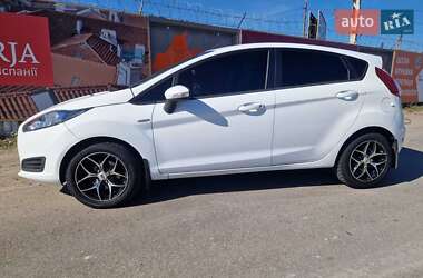 Хэтчбек Ford Fiesta 2015 в 