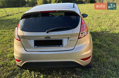 Хэтчбек Ford Fiesta 2016 в 