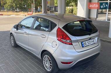 Хэтчбек Ford Fiesta 2012 в 