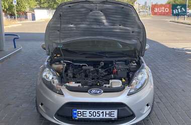 Хэтчбек Ford Fiesta 2012 в 