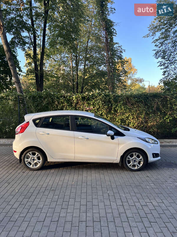Хетчбек Ford Fiesta 2016 в Львові
