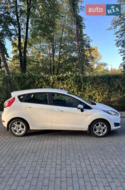 Хетчбек Ford Fiesta 2016 в 