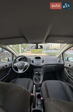 Хэтчбек Ford Fiesta 2016 в 
