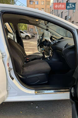 Хэтчбек Ford Fiesta 2012 в 