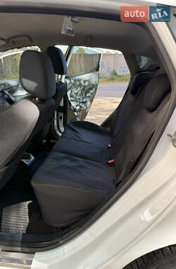 Хэтчбек Ford Fiesta 2012 в 