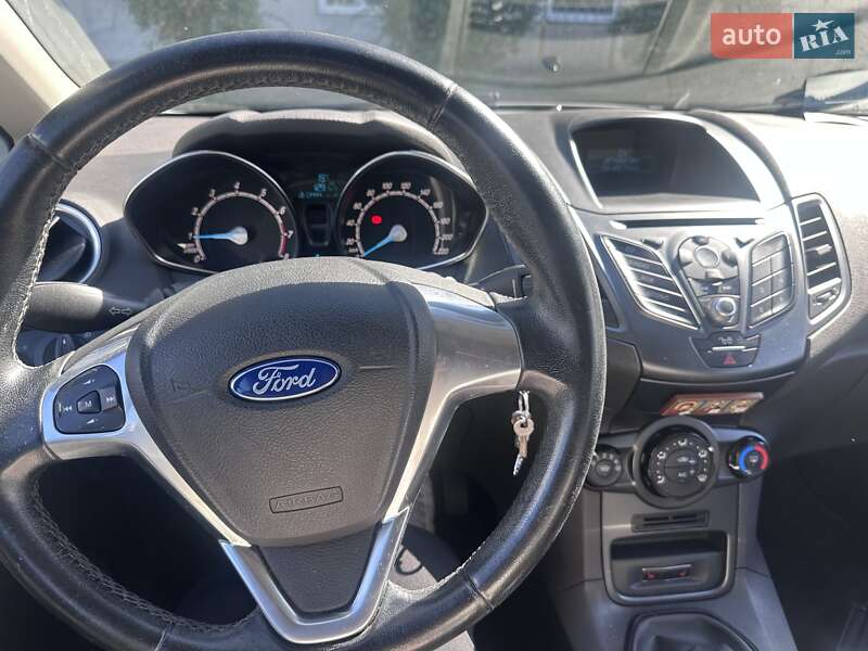 Хэтчбек Ford Fiesta 2016 в Киеве фото 4 Хэтчбек Ford Fiesta 2016 в Киеве