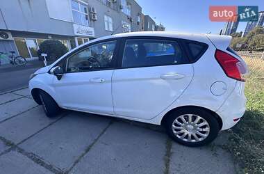 Хэтчбек Ford Fiesta 2016 в Киеве