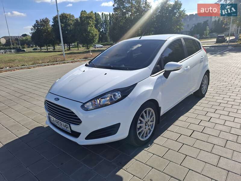 Хэтчбек Ford Fiesta 2013 в 