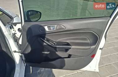 Хэтчбек Ford Fiesta 2013 в 