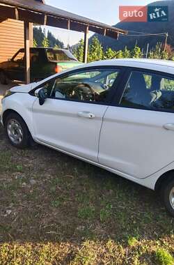 Хэтчбек Ford Fiesta 2013 в 