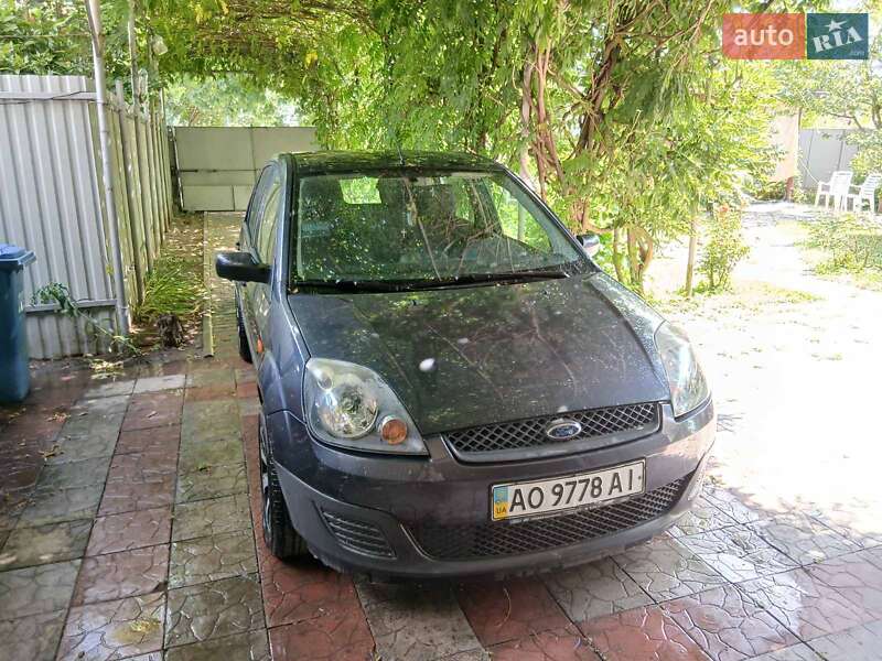 Хэтчбек Ford Fiesta 2007 в 