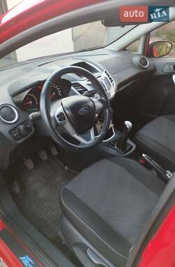 Хэтчбек Ford Fiesta 2011 в Краснограде