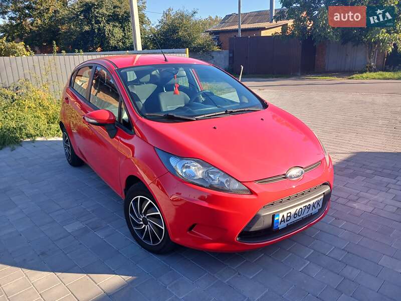 Хэтчбек Ford Fiesta 2011 в 