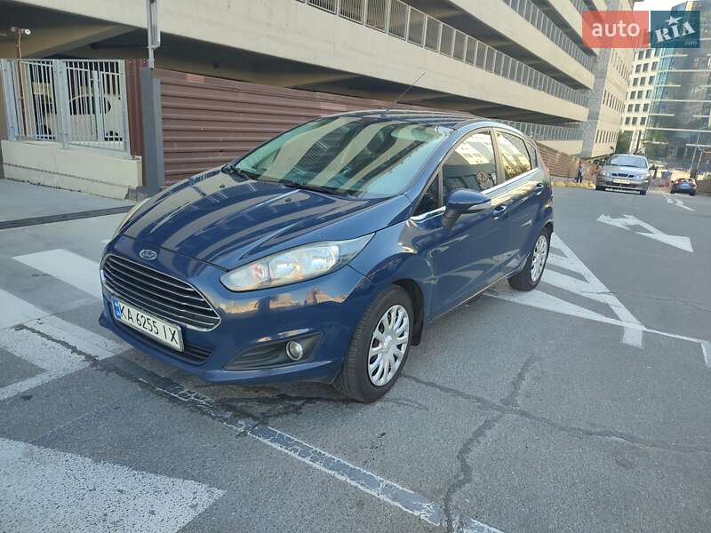 Хэтчбек Ford Fiesta 2015 в Киеве