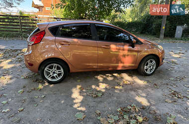 Хэтчбек Ford Fiesta 2016 в 