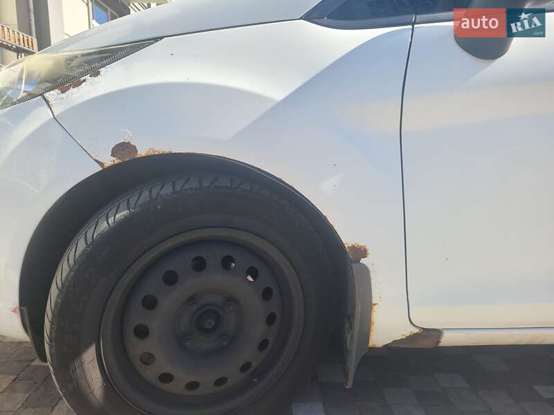 Хэтчбек Ford Fiesta 2013 в Петропавловской Борщаговке