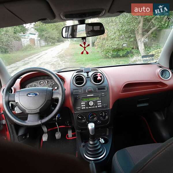 Хэтчбек Ford Fiesta 2006 в Прилуках