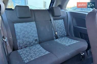 Хэтчбек Ford Fiesta 2004 в 