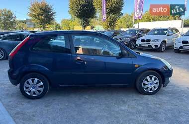 Хэтчбек Ford Fiesta 2004 в 