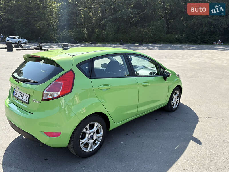 Хэтчбек Ford Fiesta 2014 в Львове