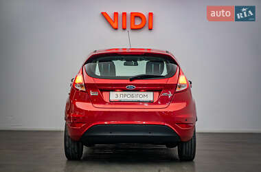Хэтчбек Ford Fiesta 2015 в 