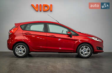 Хэтчбек Ford Fiesta 2015 в 