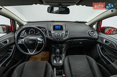 Хэтчбек Ford Fiesta 2015 в 