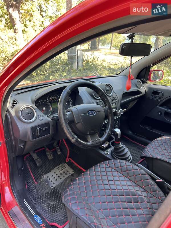 Хэтчбек Ford Fiesta 2007 в Добровеличковке