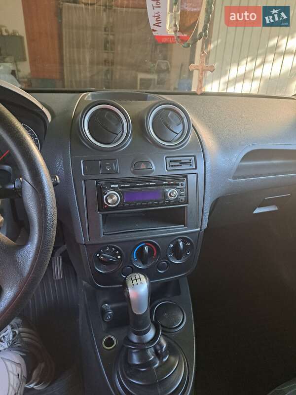 Хэтчбек Ford Fiesta 2007 в Ужгороде