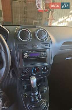 Хэтчбек Ford Fiesta 2007 в 