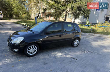 Хэтчбек Ford Fiesta 2005 в 