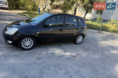 Хэтчбек Ford Fiesta 2005 в 