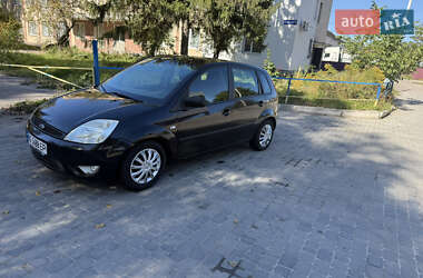 Хэтчбек Ford Fiesta 2005 в 