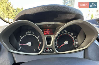Седан Ford Fiesta 2012 в 