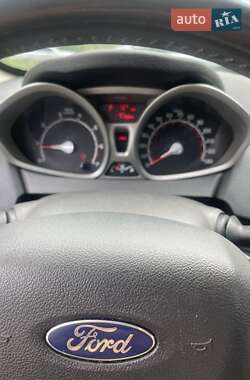 Седан Ford Fiesta 2011 в 