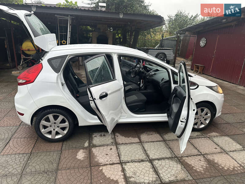 Хэтчбек Ford Fiesta 2009 в Львове
